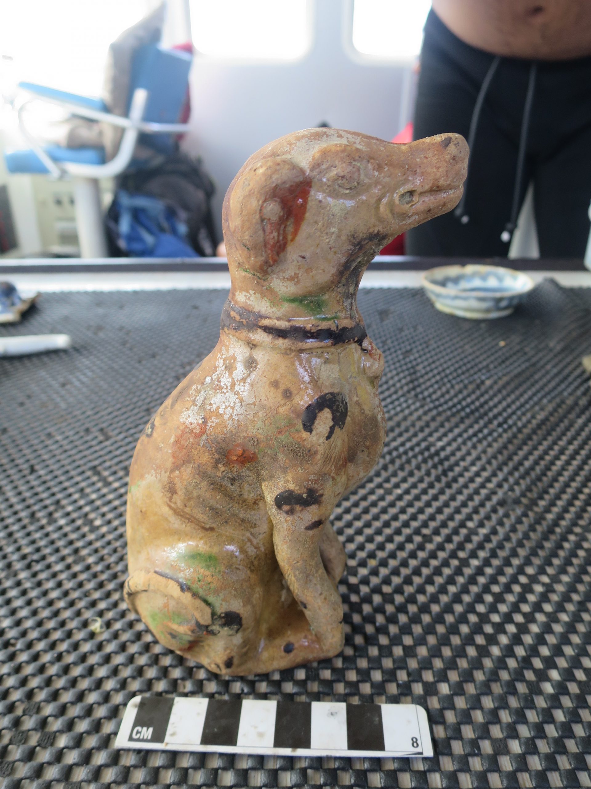 Dog figurine from SW2